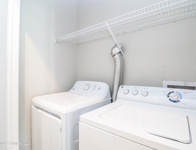 Building Photo - 511 Olive Branch Way