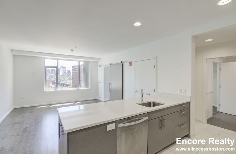 Building Photo - 250 Kendall St