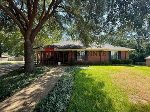 Building Photo - Tour Today! Spacious 3-Bedroom, 2.5-Bath Home!