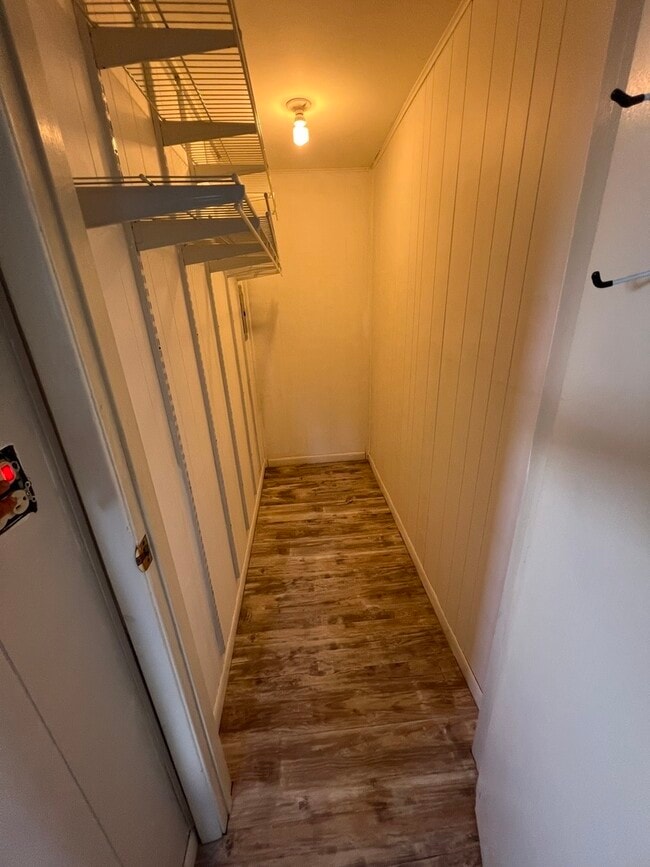 Building Photo - 46 N Lake Ave