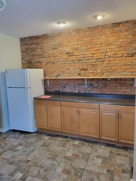Kitchen Workspace Tile Floors - 629 Oak St