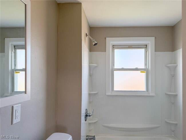 Building Photo - 642 Broadway