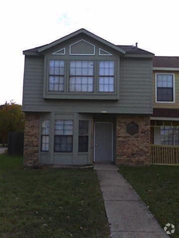 Building Photo - 1366 Old Jamestown Ct