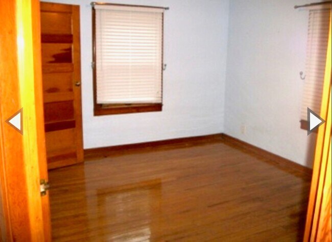 Building Photo - LARGE, 5 BD/2 BA house, near campus!