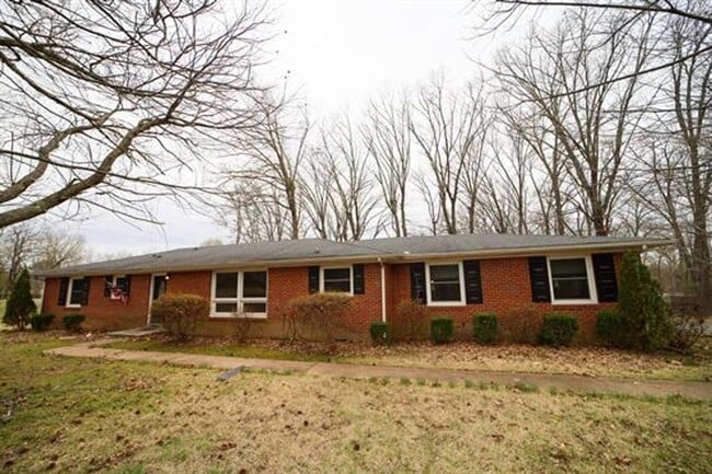 Building Photo - Charming Single-Story Home on a Spacious L...