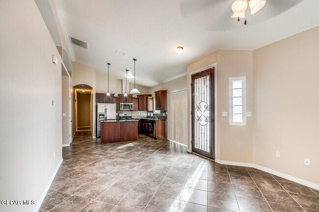 Building Photo - 228 Flor Scabiosa Dr