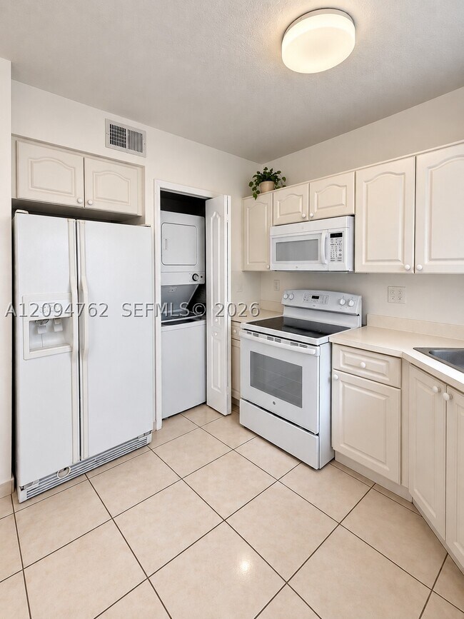 Building Photo - 8060 W 28th Ct