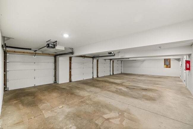 Building Photo - 1665 Riva Ridge Dr