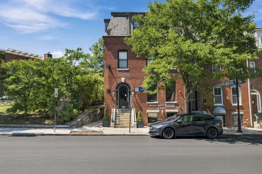 Building Photo - 54 Harvard St