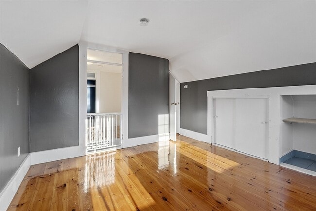 Building Photo - 14 Bacon St