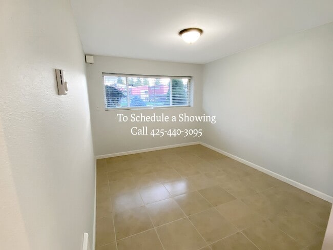 Building Photo - "Charming Bellevue Retreat: Spacious 2-Bed, 2-Bath with Finished Basement!"