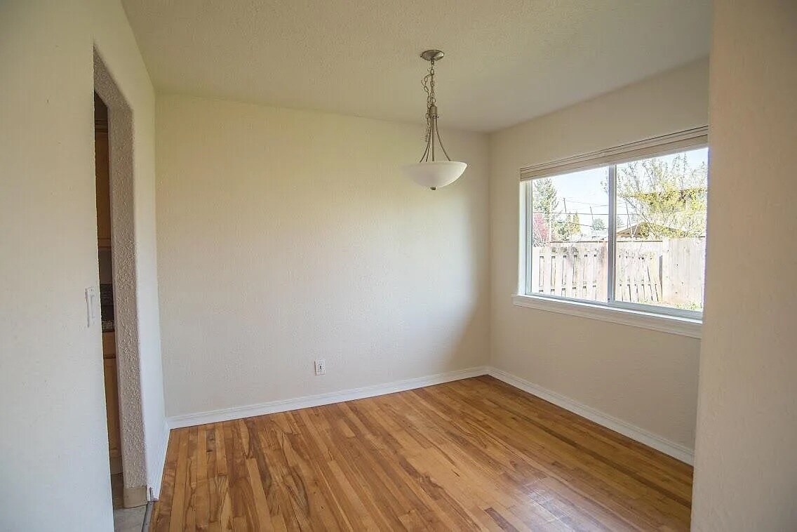 Building Photo - 4540 NE 20th Ave