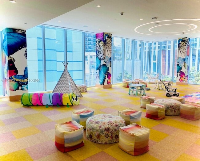 Building Photo - 700 NE 26th Terrace