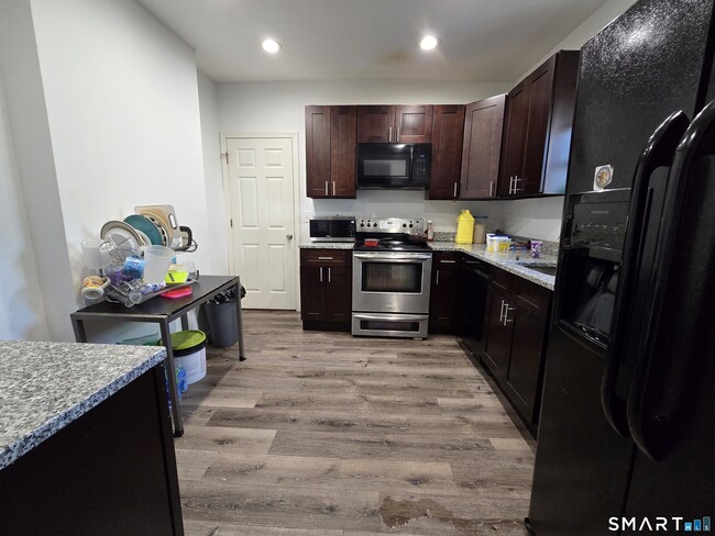 Building Photo - 102 Hanover St