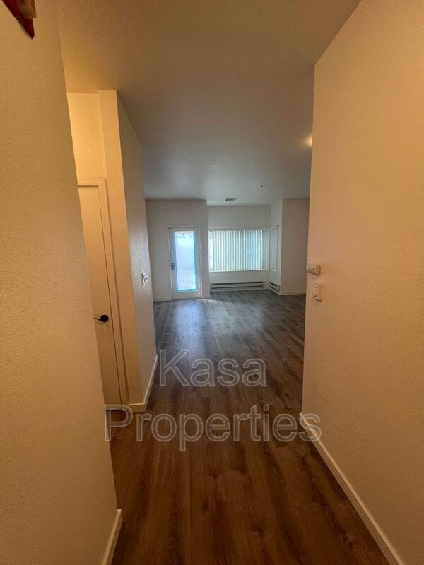 Building Photo - 1524 1st Ave