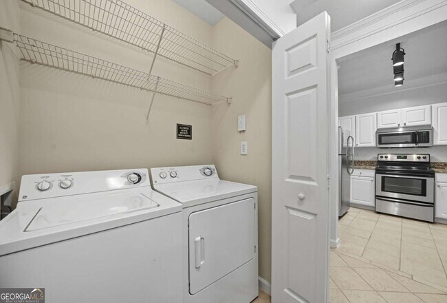 Building Photo - 1850 Cotillion Dr