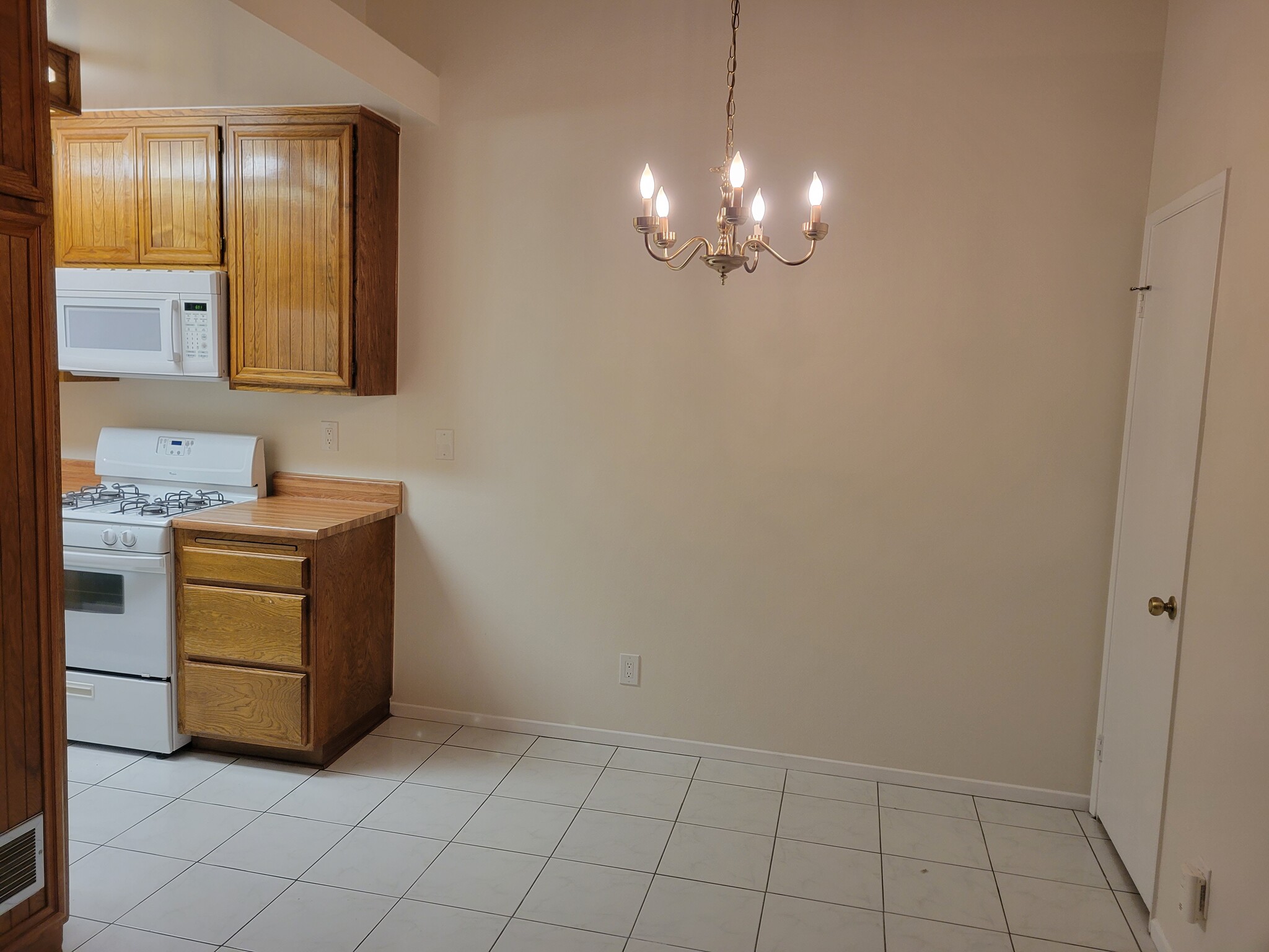 Dining area - 27948 Tyler Ln