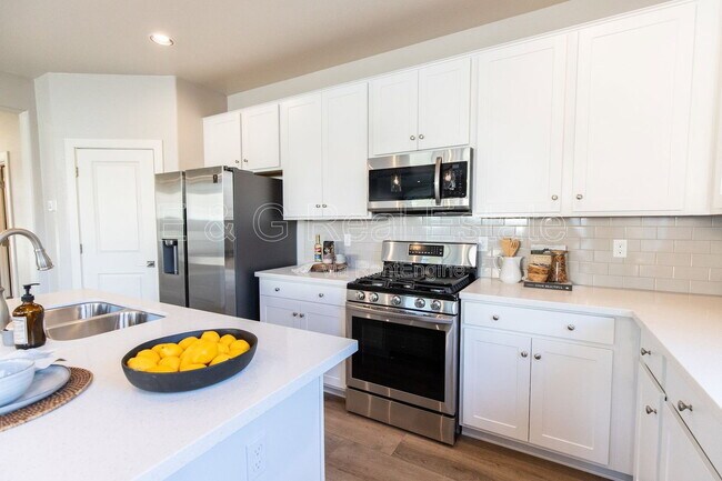 Building Photo - 3726 E Flower St