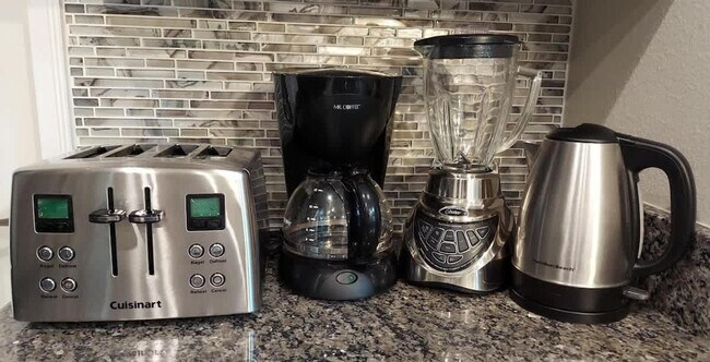 Building Photo - 4702 Sleepy Hollow Dr