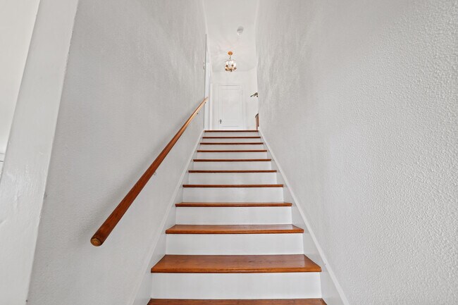 Building Photo - 325 Greymon Dr