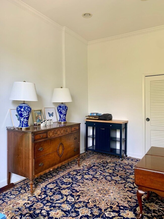 Building Photo - Spacious 3BR Condo in prime Lincoln Park l...