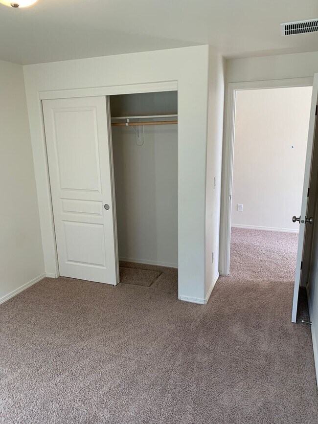 Building Photo - Newer single family home in Nampa!!!