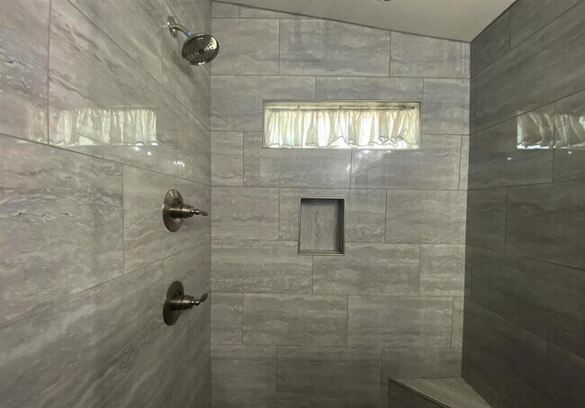 Building Photo - 1106 W Gregory St