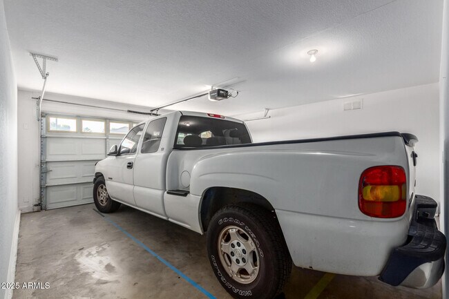 Building Photo - 3888 E Bancroft Ct