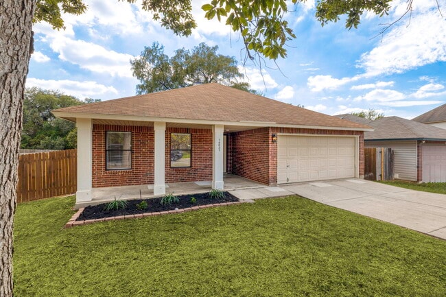 Building Photo - 16031 Watering Point Dr