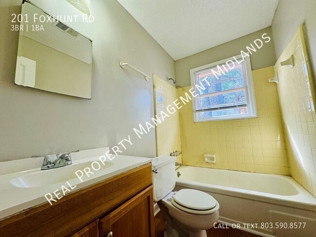 Building Photo - 201 Foxhunt Rd