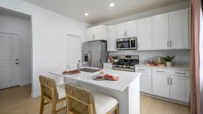 Building Photo - 1545 Bravo Dr