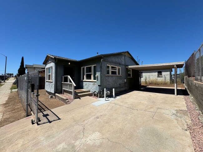 Building Photo - 3766 Teak St