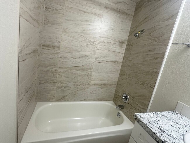 Building Photo - **$500 move in credit. Lake Oswego Refreshed 2nd Story 2 bed/1 bath Condo- W/S/G Included
