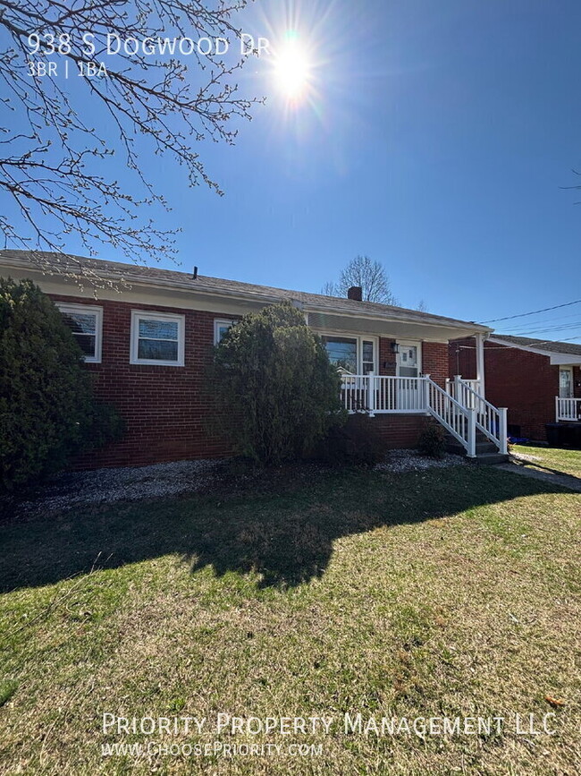 Building Photo - 938 S Dogwood Dr