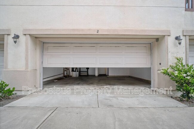 Building Photo - 2374 Calle Torreno