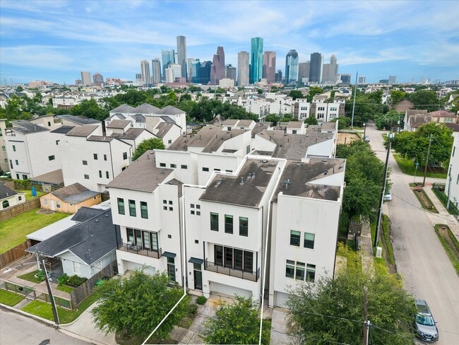 Building Photo - 1619 Alamo St