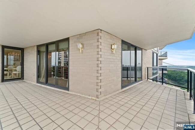 Building Photo - 1512 Palisade Ave