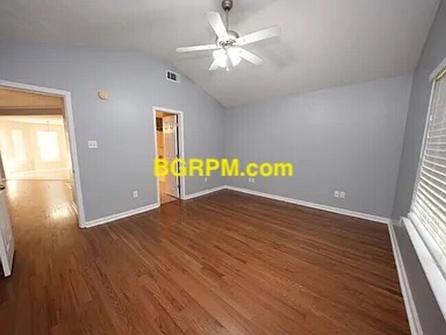 Building Photo - 4 Bdrm, 2 Bath, Cabot Home,