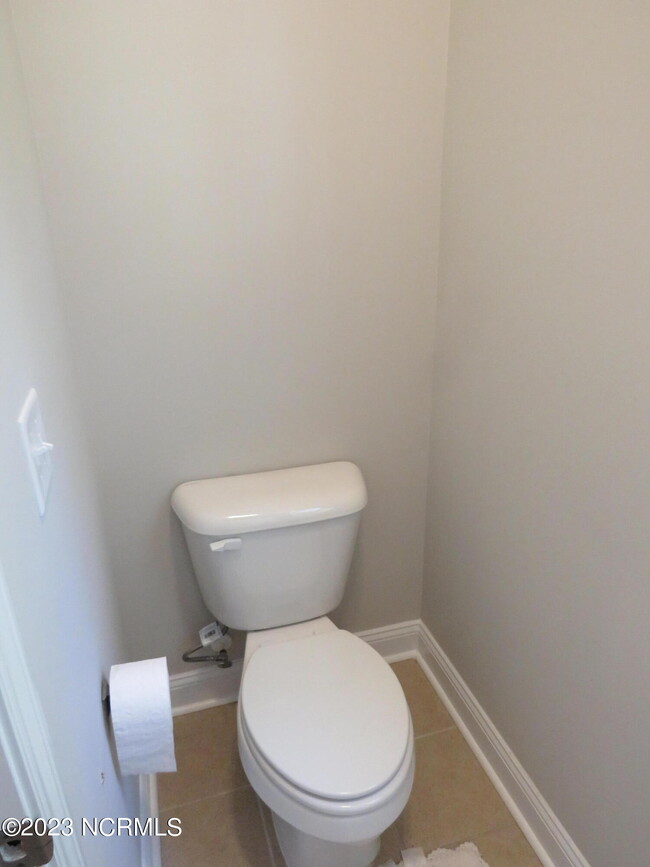 Building Photo - 425 Palisades Dr