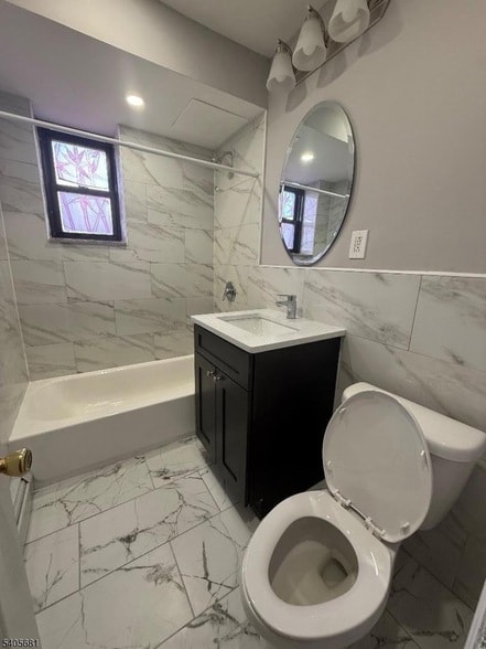 Building Photo - 168 Washington St