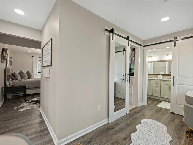 Building Photo - 7328 Ivy Cir