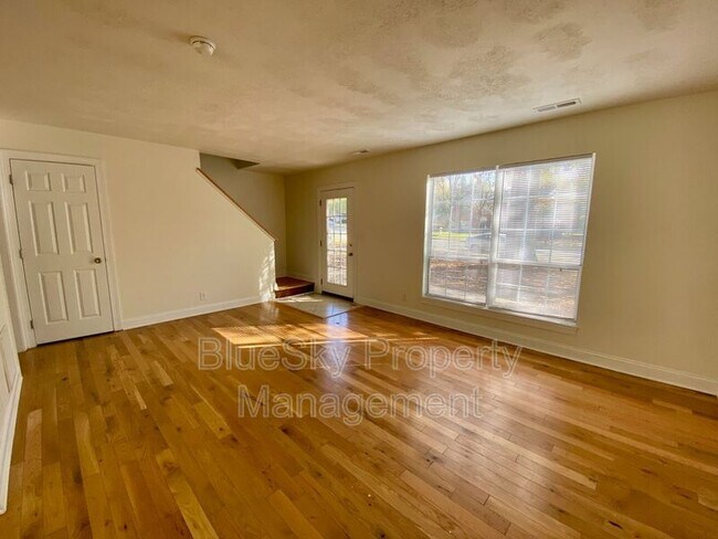 Building Photo - 109 Longwood Dr