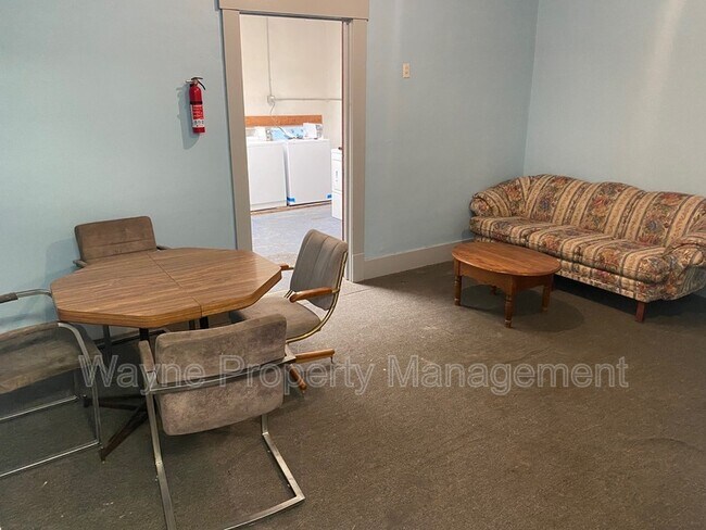 Building Photo - 546 2nd St