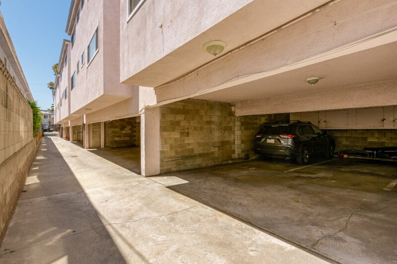 Building Photo - 1808 N Harvard Blvd