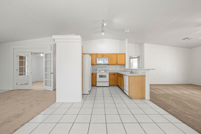 Building Photo - Nice Rita Ranch Home - Vail School District