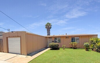 Building Photo - Charming 3BR Home with Spacious Yard in El...