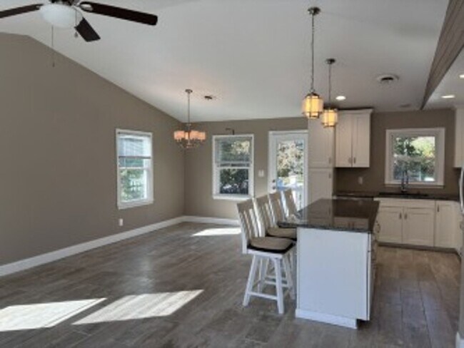 Building Photo - Beautiful home in Emerald Isle.