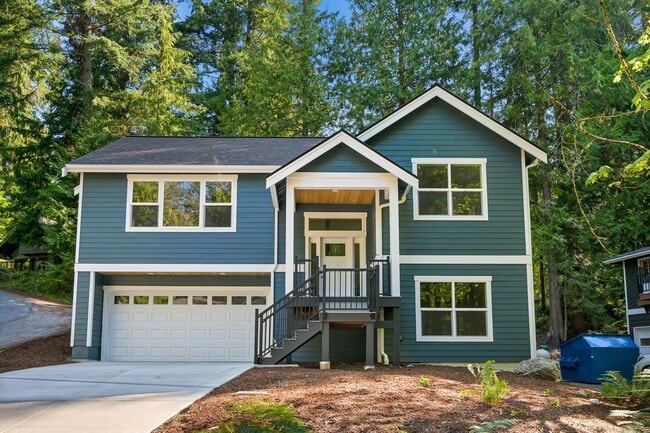 Building Photo - Move in Special - 50% off 1st Month Rent: ...