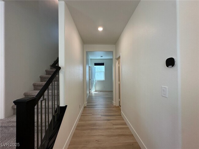 Building Photo - 6988 Sylmar Ave