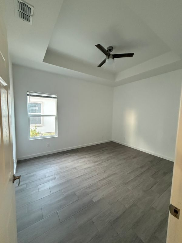 Building Photo - 1412 Lore Dr